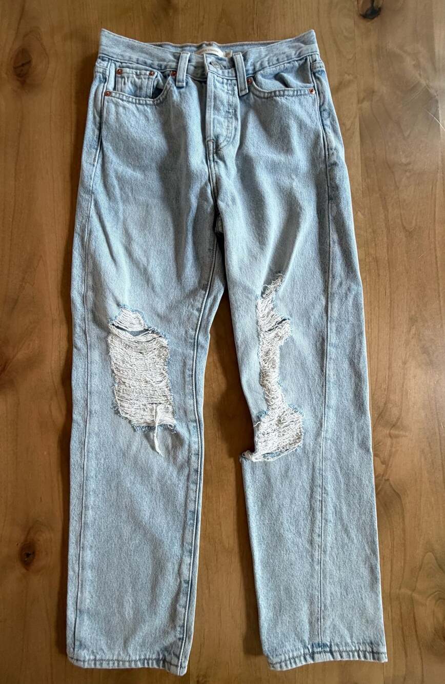 Levi's Wedgie Straight Jeans Size 25 Light Wash Distressed